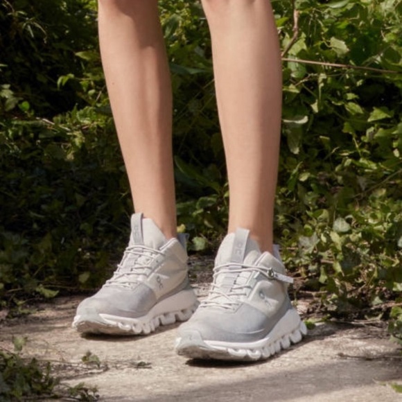On Running Shoes - On Running Cloud Hi Sneakers